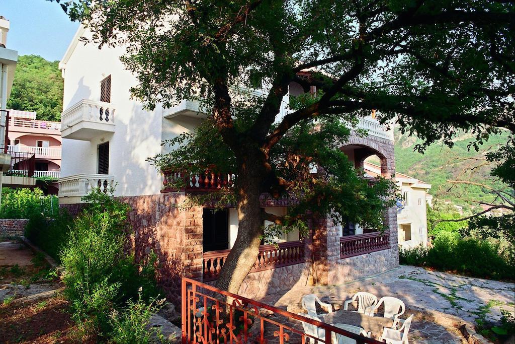 Villa Sara Guesthouse Светі-Стефан Екстер'єр фото