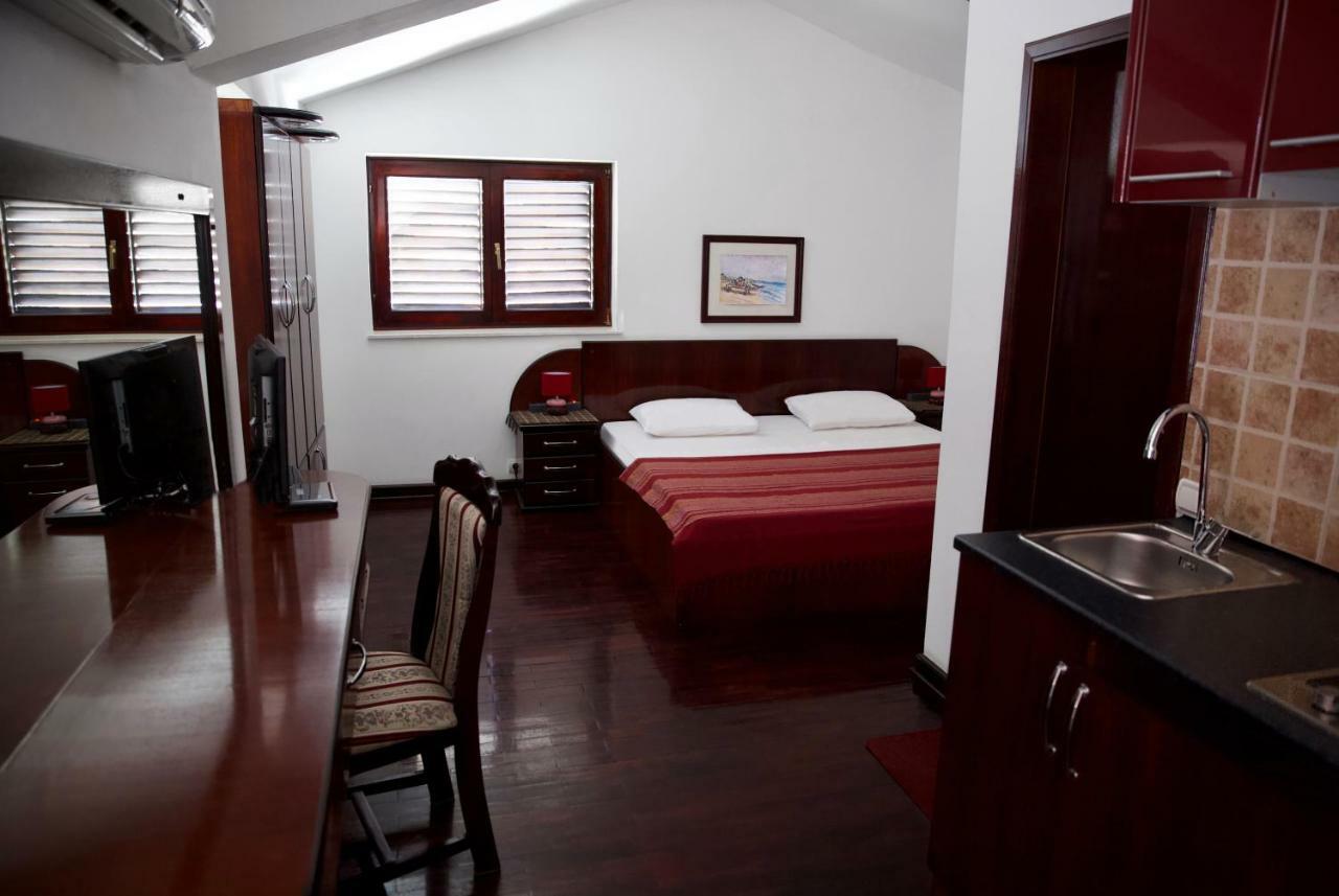 Villa Sara Guesthouse Светі-Стефан Екстер'єр фото